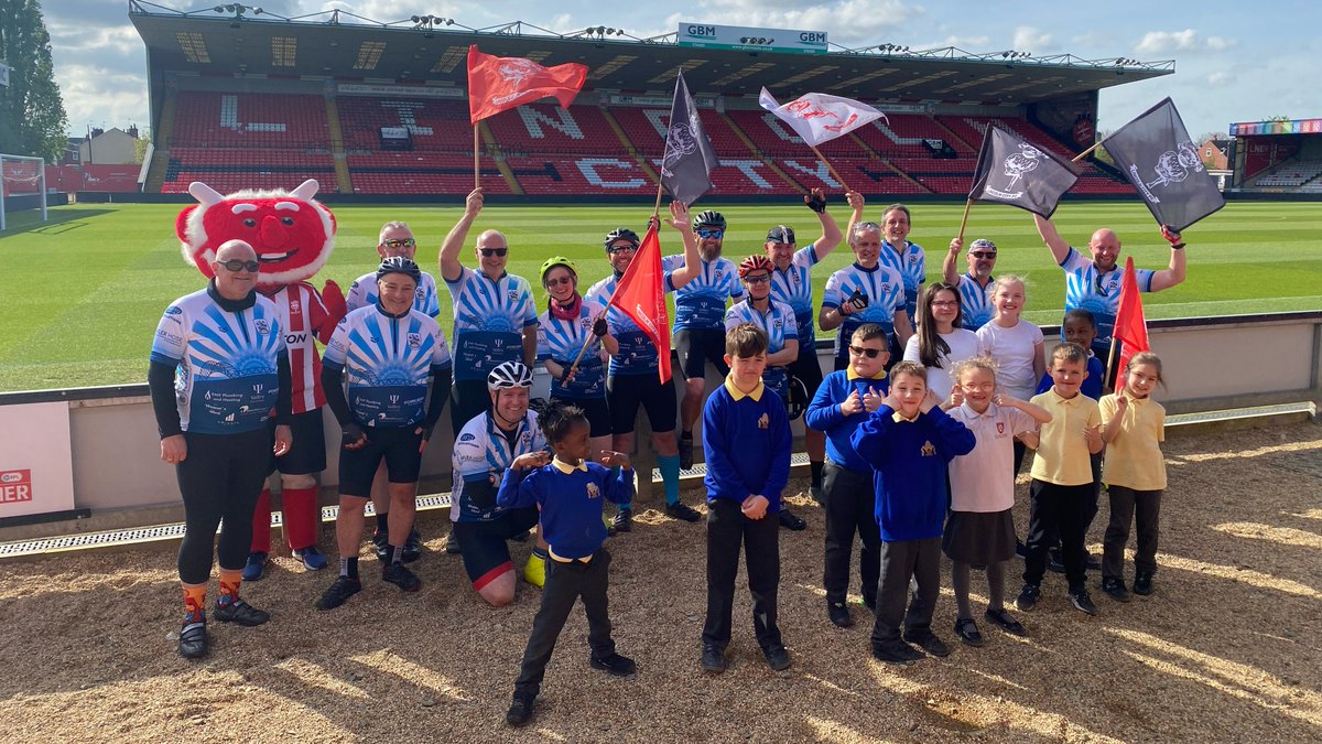 🚲 Cyclists from @htafcfoundation completed the first checkpoint in their 3-day bike ride to raise money for their Breakfast Clubs. 👋 They were welcomed at the LNER Stadium by children from the Foundation's after-school club! 🔗 Donate: tinyurl.com/435n4bx3 #WeAreImps