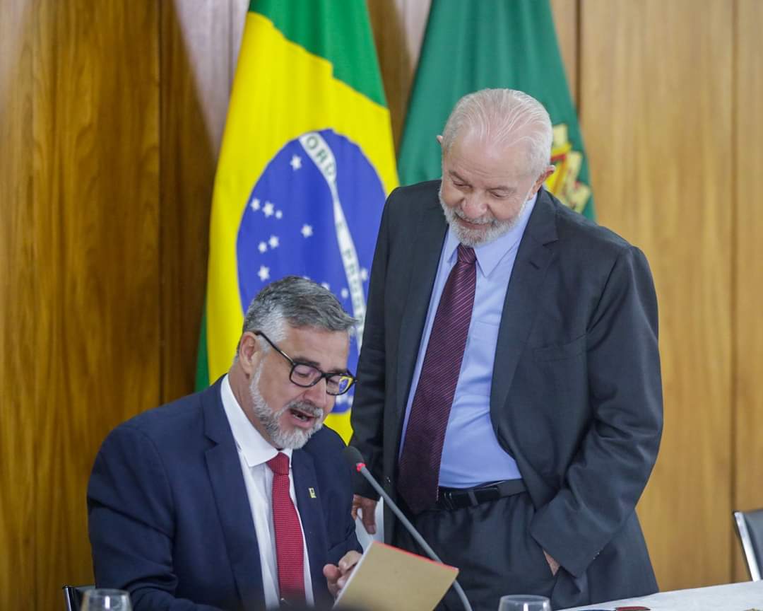Presidente #Lula acompanhará de perto a situação do Rio Grande do Sul hoje. O presidente, com toda a certeza, oferecerá assistência ao nosso povo, que sofre com os #Ciclones desde 2023 e agora enfrenta uma #Tragédia inédita no estado do Rio Grande do Sul.