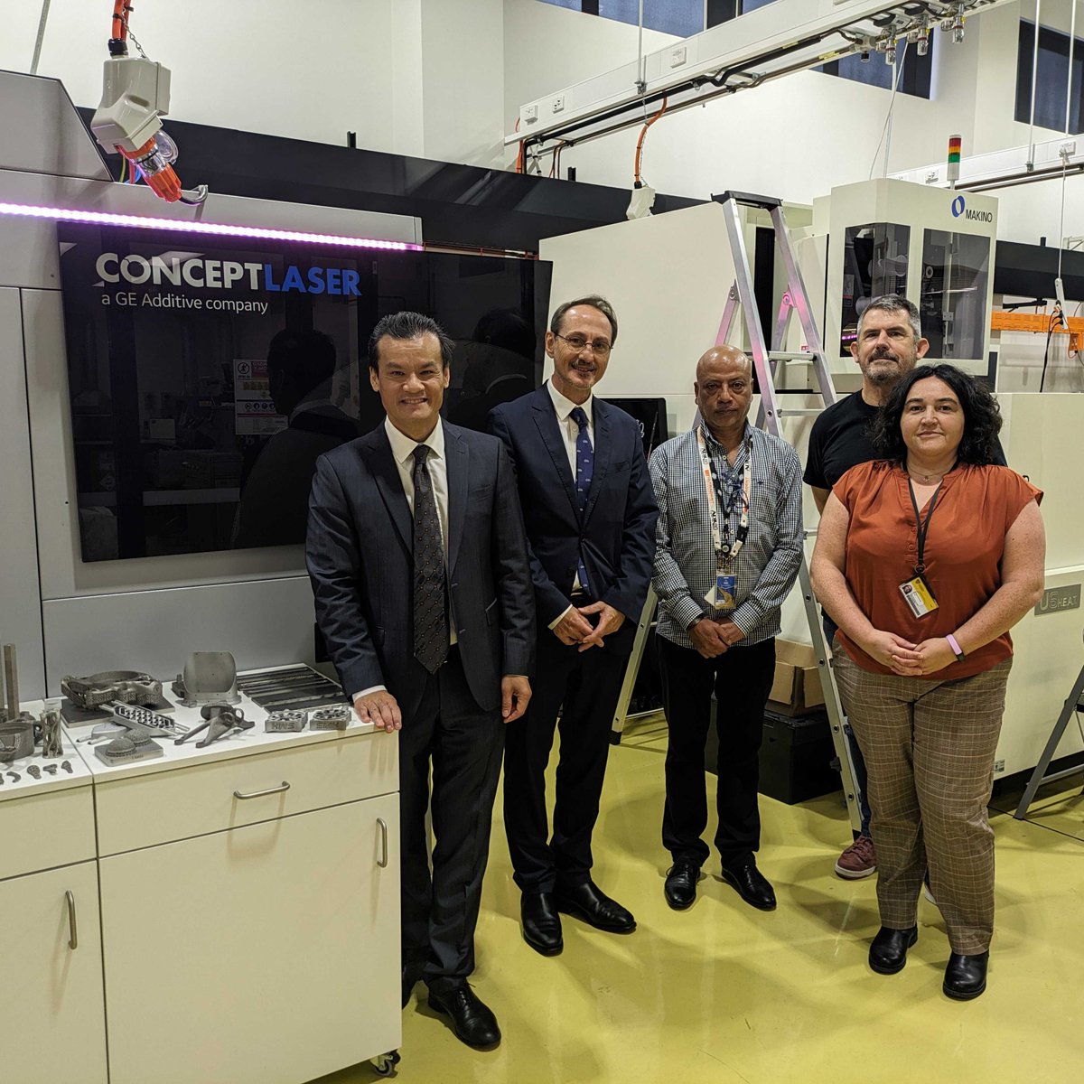 Wonderful to host the Hon. Anoulack Chanthivong at our Sydney Manufacturing Hub this week, showcasing our latest capability in #additivemanufacturing and #materialsprocessing.