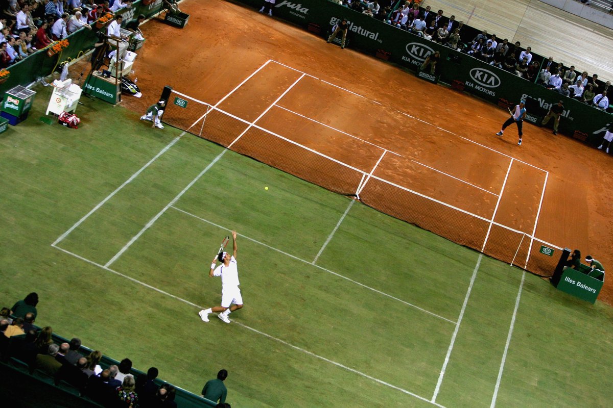 May 2, 2007 in Mallorca:

Federer-Nadal in The Battle of Surfaces 💚🧡

- $1.63 million half-clay, half-grass court
- Nadal on a 72-match win streak on clay; Federer on a 48-match win streak on grass
- Switching sides and shoes every two games
- Nadal d. Federer 7-5 4-6 7-6(10)