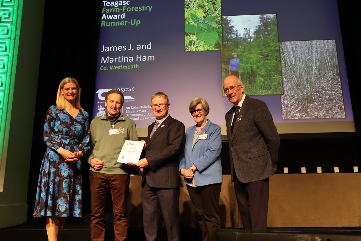 And the runners-up of this year’s RDS Teagasc Farm Forestry Award are James and Martina Ham, Co Westmeath receiving their Special Commendation from Professor Frank O’Mara, @teagasc Director, Minister Pippa Hackett @agriculture_ie and @TheRDS President John Dardis.