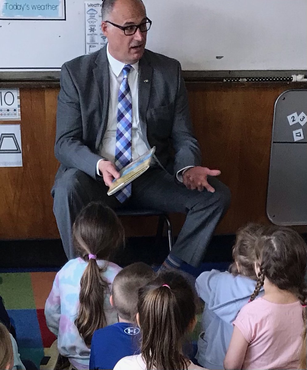 NYSDOCCS's tweet image. As we celebrate Earth Week, on May 1st, Acting Comm. Martuscello stopped by an Averill Park Universal Pre-K class to read “The Important Book” &amp;amp; talk about taking care of our earth &amp;amp; ourselves. The class was responsive, enjoyed the book &amp;amp; their guest reader. It was a great visit!