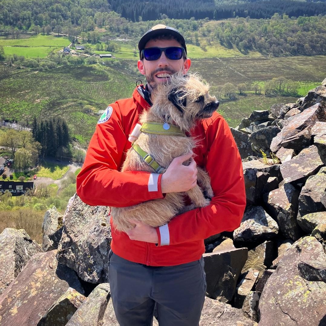 #CallOut 12/24 At 11:29 this morning, Lomond MRT were called to an accident at Craigmore Hill above Aberfoyle. The caller reported her dog had fallen over a crag edge. Pleased to report the Border Terrier sustained nothing worse than a sheepish look from the fall 🐾😊