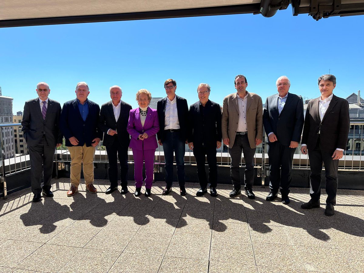 Reunió amb la presidenta i els presidents de les cambres de comerç de Catalunya per abordar els reptes de la pròxima legislatura. Prenc nota de les vostres propostes i inquietuds. Hem de treballar plegats per obrir una nova etapa i impulsar la tercera transformació de Catalunya.