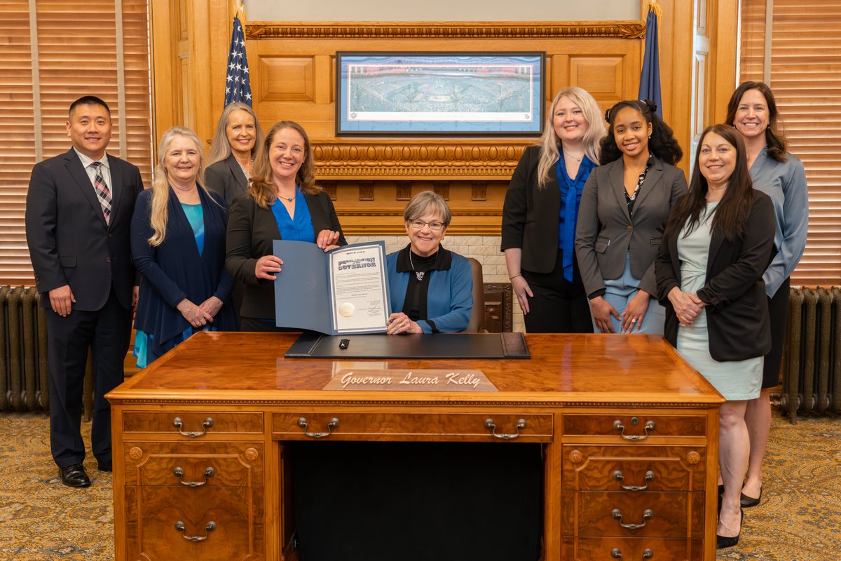 On April 26, Kansas Governor Laura Kelly signed a proclamation recognizing May as World Trade Month. WTC-KC Director Melissa Miller was invited to be present for this moment celebrating the vital efforts made by the Kansas business community to positively impact global trade.