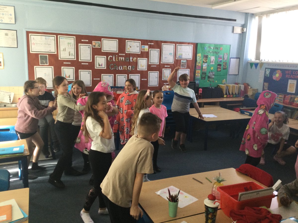 To the chaos! (But so much fun!) - Well done Class 9 for completing ANOTHER reading chart! <a href="/RedscopeSchool/">Redscope School</a>