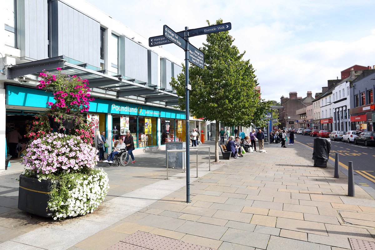 LOCAL NEWS: A scheme to improve the appearance of town centres across West Dunbartonshire is being expanded. Read more: lomondradio.broadcast.radio/post/local/sho… #LomondRadio #localradio #communityradio #LocalNews #westdunbartonshire