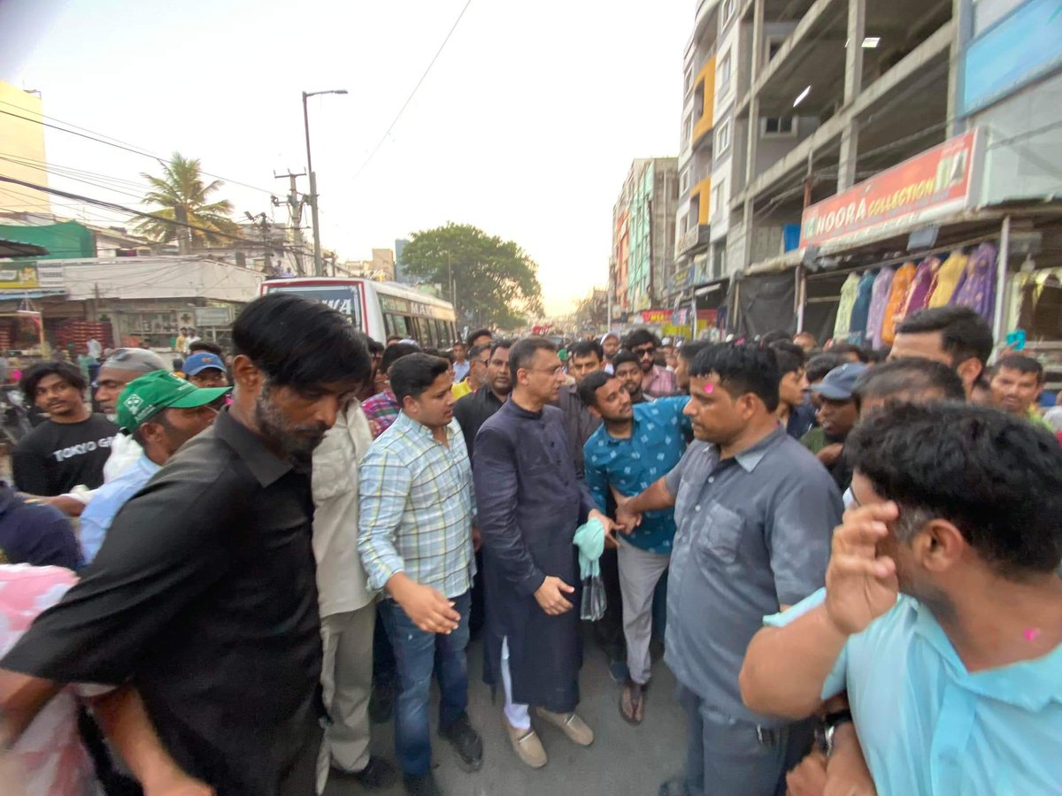 AIMIM Party Floor Leader #AkbaruddinOwaisi @akbarowaisii along with Bahadurpura MLA @MohdMubeen58 today at evening holds a Door to Door Election Campaign for AIMIM Party President & Hyderabad MP Constituency Candidate Barrister #AsaduddinOwaisi @asadowaisi at #Kishanbagh Division…