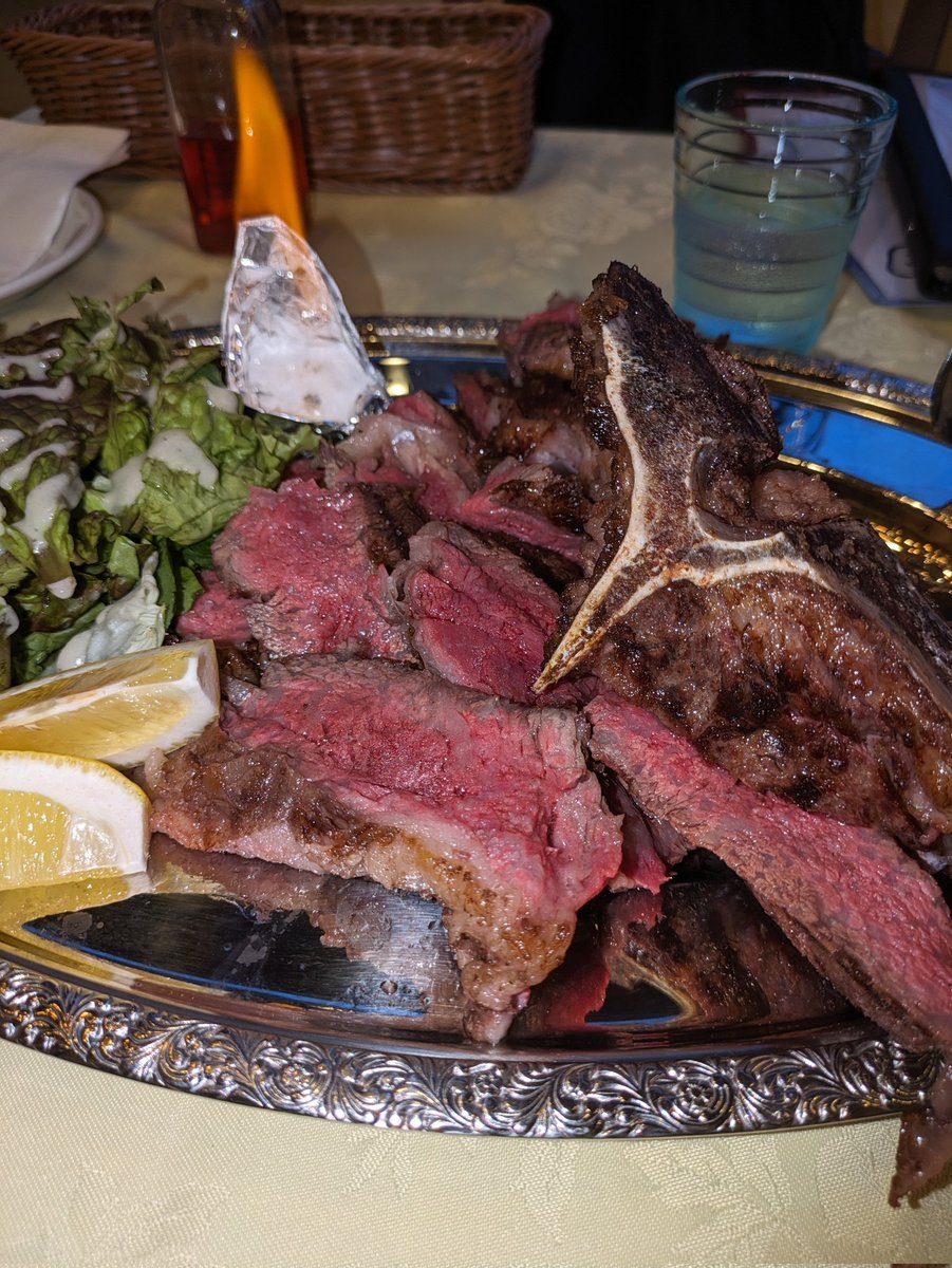 TAMTAM1358626's tweet photo. Tボーンステーキ！
何と長野で、コヤツを食べられる店ができました。。。なので、早速行きました!
うまい〜、、、しか〜し、何と　#和牛　の　#Tボーン　でした。うますぎる！

ジャンキーな　#ステーキ　が大好きな小生にはちと重かった〜サーロインの部分が、、、

でも500グラムはいきました〜♪ https://t.co/HrLZZOP574