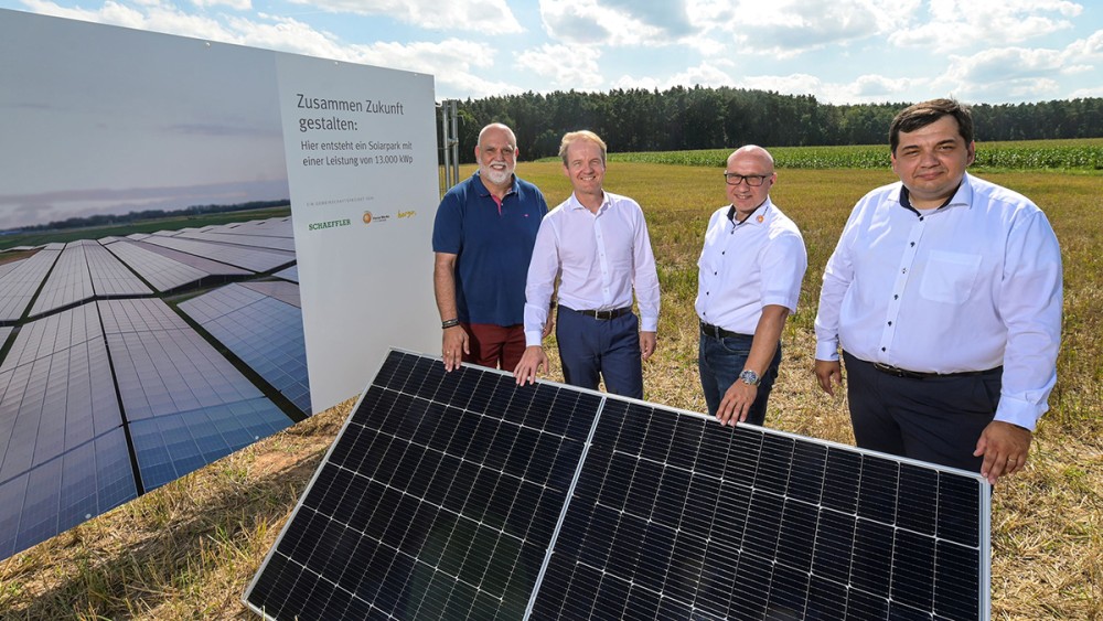 Achieving CO₂ neutrality by the year 2030 with the help of solar energy ☀️ Through a new agreement for solar power from Herzogenaurach-Burgstall, we will procure 100 % of the green electricity produced there, bolstering our CO₂-neutral production. bit.ly/3QtN5Gy