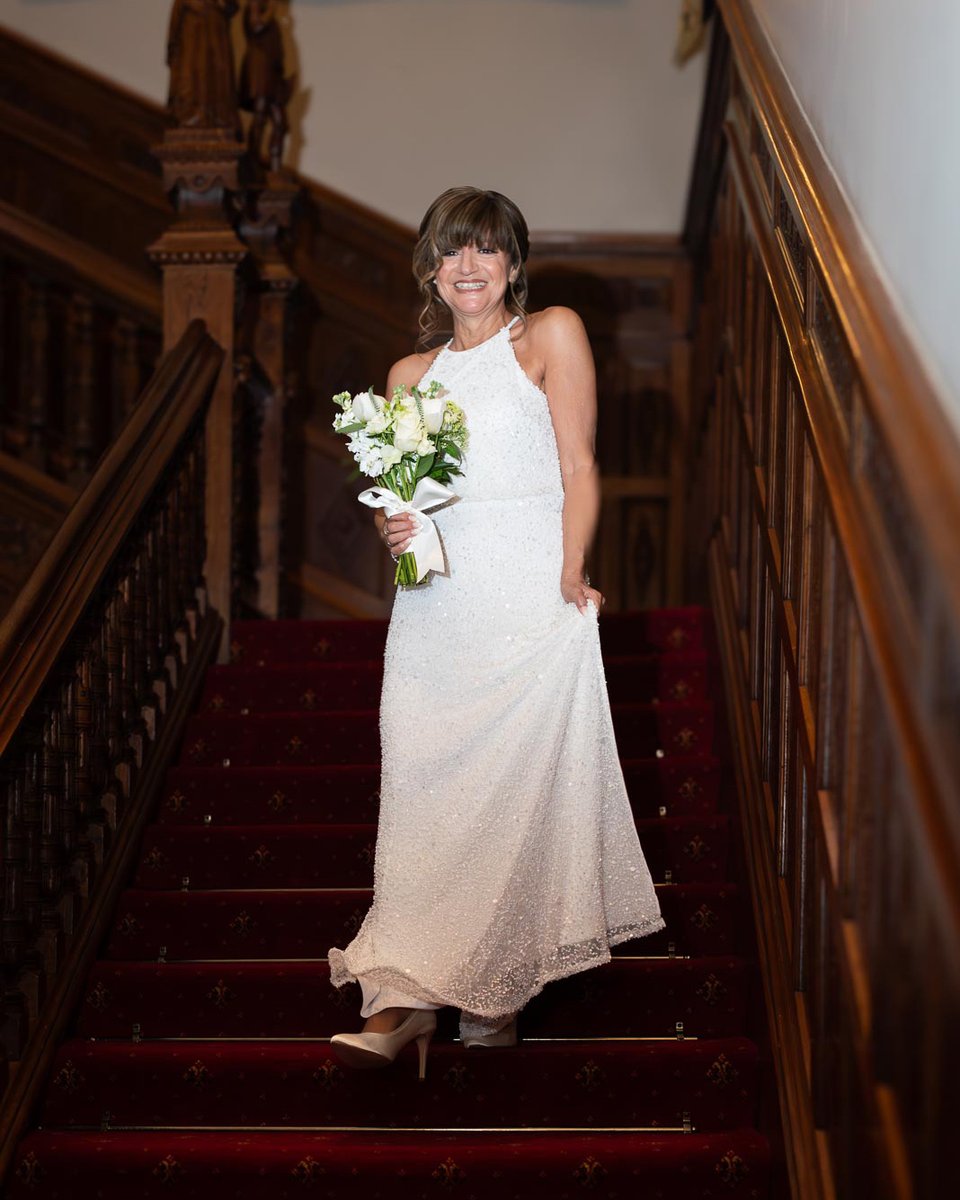 Beautiful Carmen coming down the beautiful stairs @ManorbytheLake, an incredible #WeddingVenue in #Cheltenham. See more - lewesweddingphotographer.com/carmen-jeff-we…