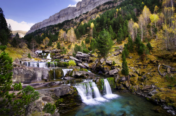 Explore the wild beauty of Ordesa y Monte Perdido National Park. 🌲 Just a 2-hour drive from #Zaragoza, scale mountains and discover forests, gorges and meadows. There’s nowhere better to find adventure! 🏞️ Find out more 👉 bit.ly/4arie5j #VisitSpain #SpainNature