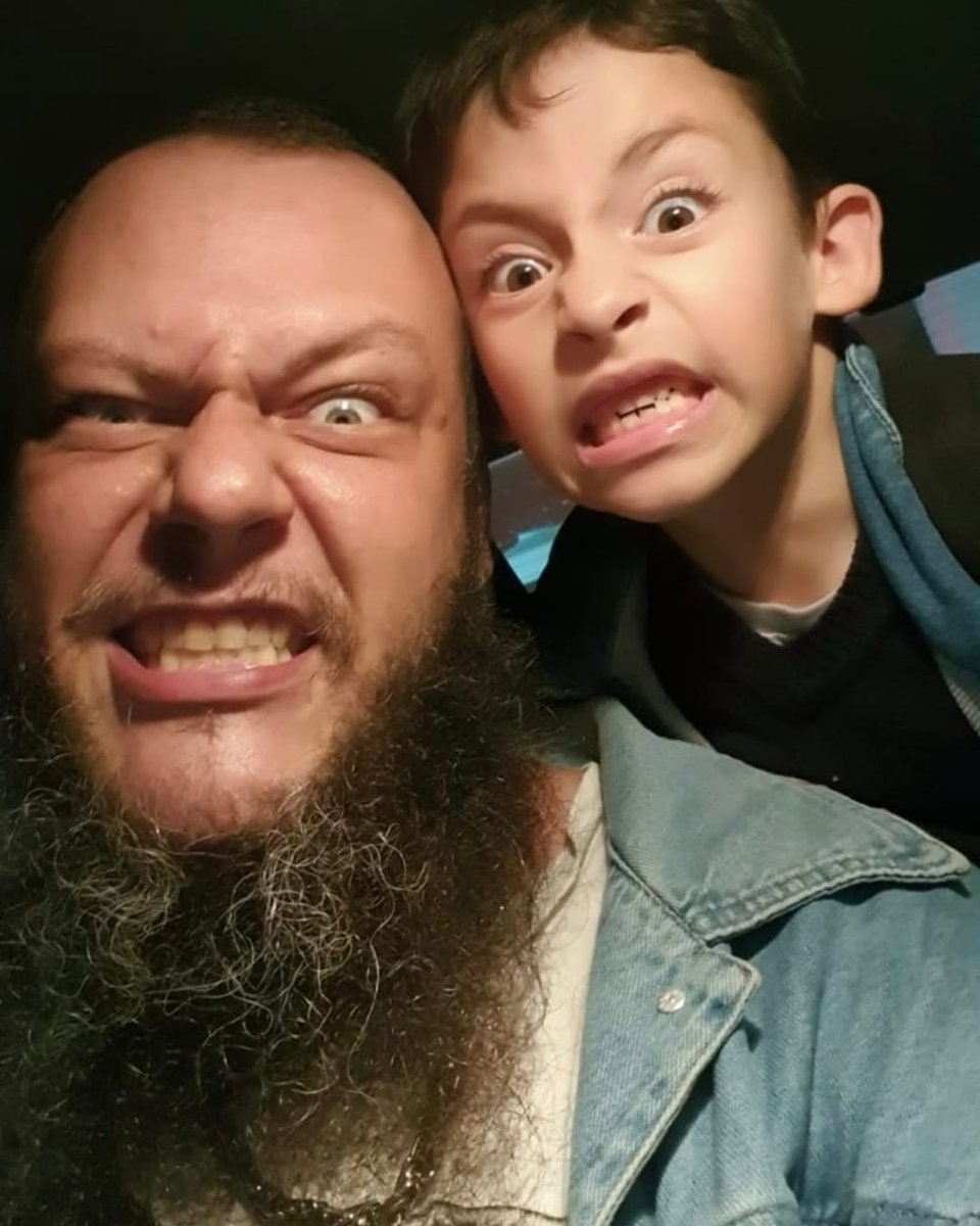 BeardedBrasil's tweet photo. ABRIL AZUL na área e o SALUTE! deste mês vem com o tema DIAGNÓSTICO TARDIO DO AUTISMO, trazendo nosso irmão MARCOS “MAAK” ALEXANDRE, que teve sua qualificação definitiva do TEA menos de dois anos atrás. Matéria mais que especial! Segue o link
https://t.co/lmBzMDs3T7 https://t.co/AQhqorXdJr