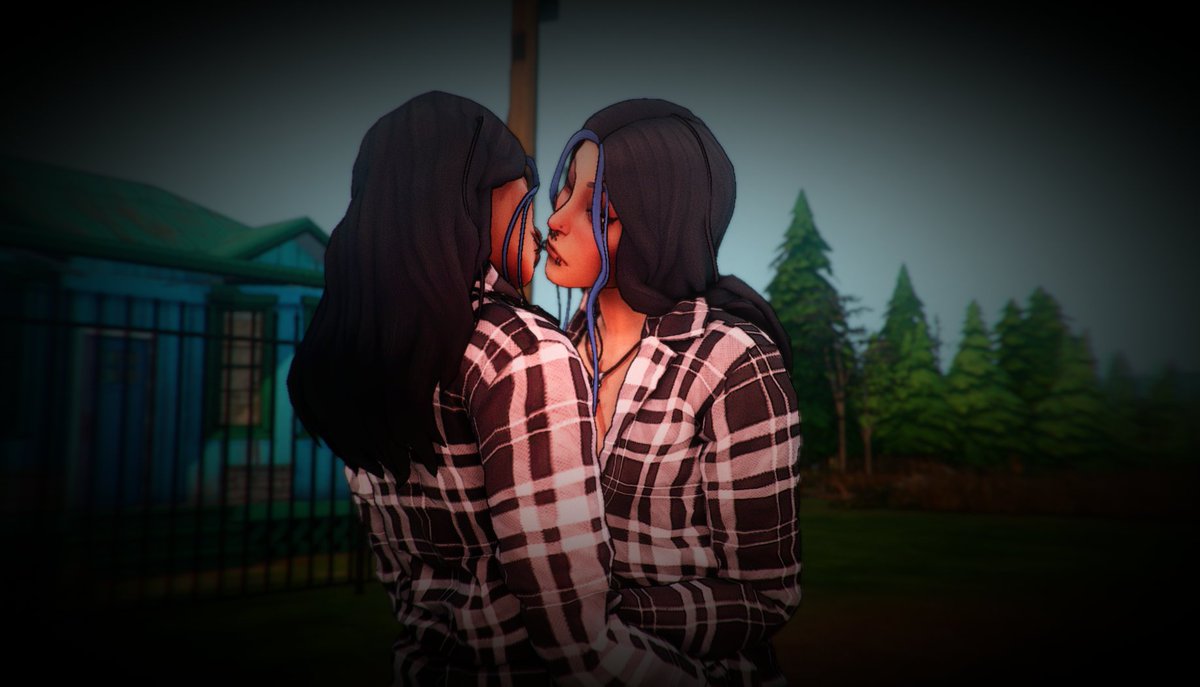 i had to copypaste the rory i made from the gallery and back on to the REAL rory in my save via mccc bc of a mishap so why not make them kiss while they're both here. :) just a little loving for fake rory before i toss her in to the literal abyss.
