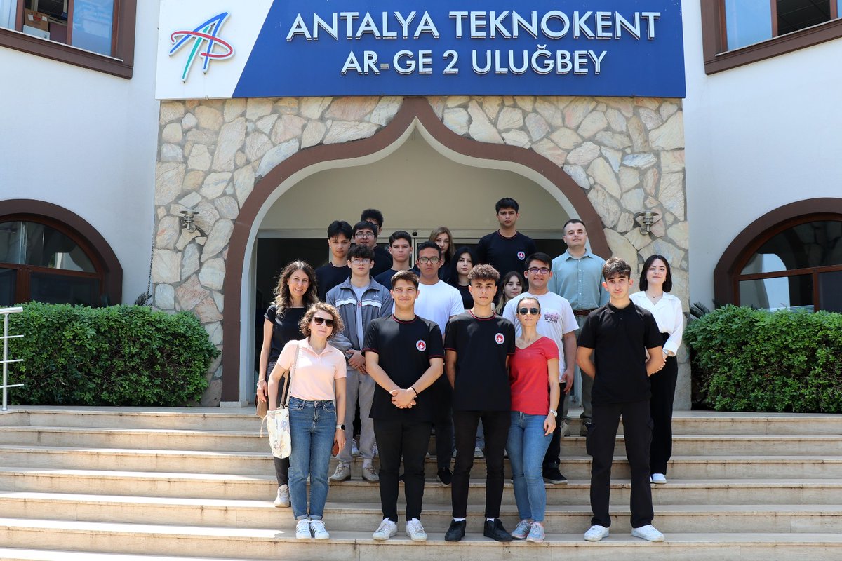 Şehit Ömer Dikmen Çok Programlı Anadolu Lisesi öğrencileri #AntalyaTeknokent firmalarımızla bir araya geldiler. Firmalarımızdan Dt İletişim, Uçuş Dünyası ve Ural Telekom, proje faaliyetleri hakkında öğrencilere bilgilendirmede bulunarak mesleğe yönelik tecrübelerini paylaştılar.