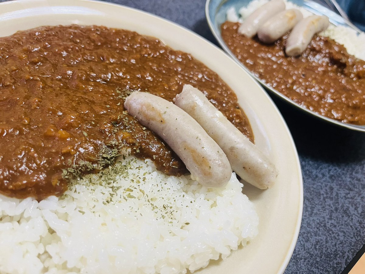 カレー！！
やっぱり私が作るカレー天才的な美味さ