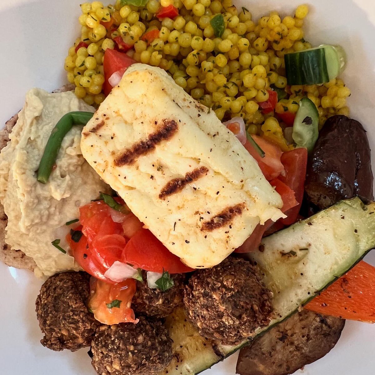 On todays menu in the EDUkitchen at St Peter’s we are serving: -Grilled Pork Steak, New Potatoes & Red Cabbage -Teriyaki Chicken, Sticky Sauce and Vegetable Fried Rice -Mezze Platter Bowl: Halloumi, Falafel & Hummus @LoveBritishFood #greathospitalfood