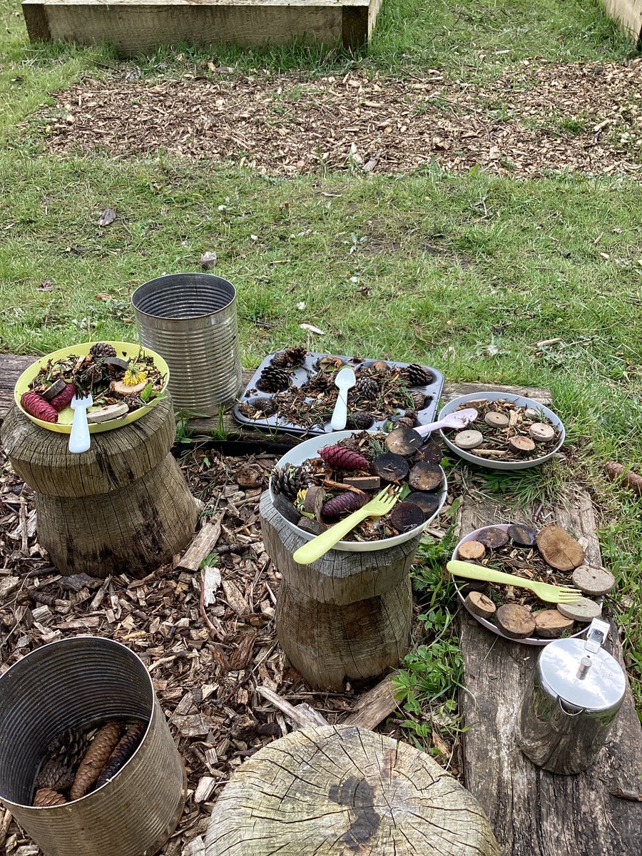 Year 1 were down at the allotment discovering our mud kitchen. There  fantastic imagination made pancakes with strawberries, chocolate cake and cookies. #outdoorlearning #CLOtC fun in the sun.