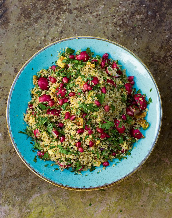 #RecipeOfTheDay is a perhaps a surprising favourite, but it is rather lovely: Quinoa Salad with Walnuts, Radishes and Pomegranate Seeds! nigella.com/recipes/quinoa…