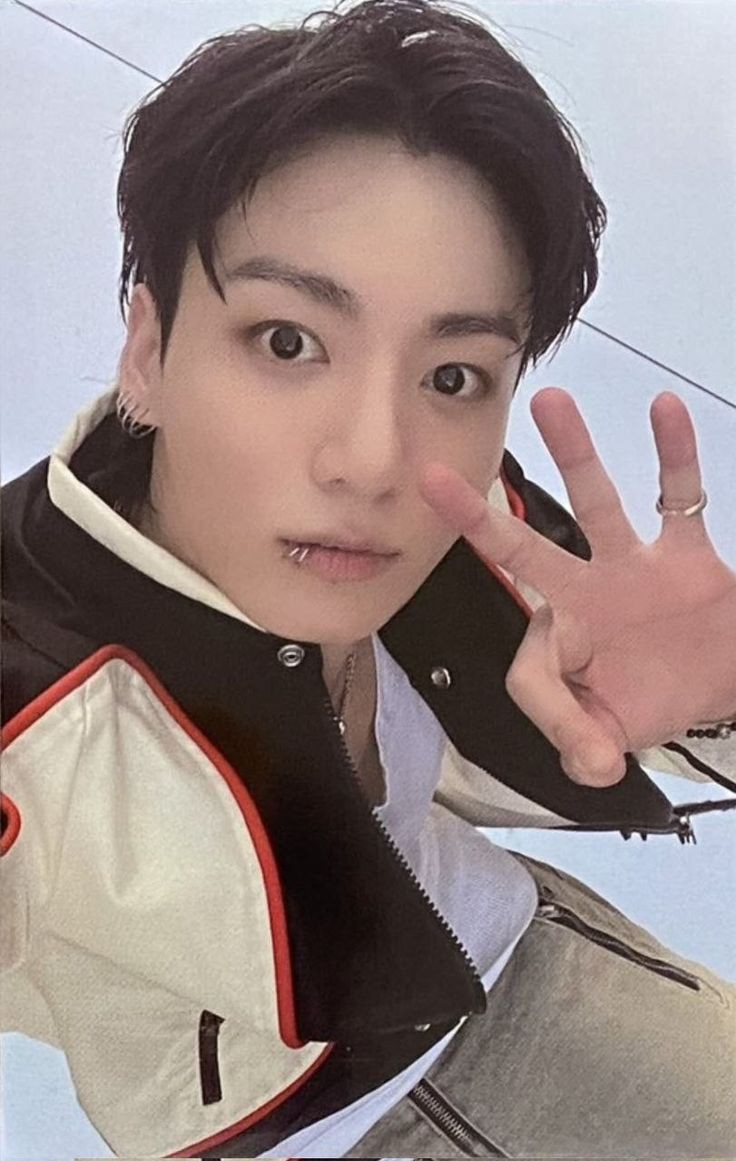 Lesseugo leshugo 👏

🎯 250 Replies and Retweets

I vote #JungKook as #ArtistaMasculinoInternacional and #ArtistaAsiatico in #SECAwards 

I vote #Seven as #FeatInternacional and #MusicaInternacional in #SECAwards 

 I vote #Golden as #AlbumEpInternacional  in #SECAwards