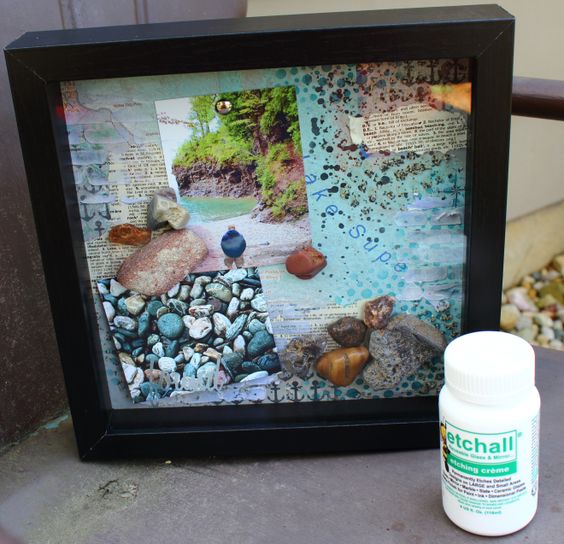 Etched shadowbox perfect for holding rocks collected during your summer trip. #shadowbox #rocks #summer #trip #etchingcream #glassetched #etchedglass #etchall
