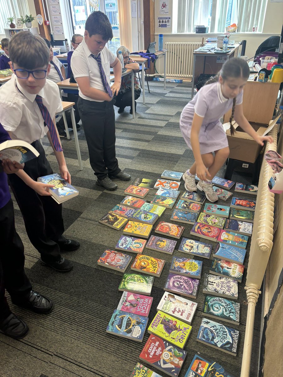 Year 6 loved their opportunity to choose a book to take home and keep 🙌🏼🥰 <a href="/GarstonCE/">GarstonCE</a> <a href="/GarstonReads/">Garston Reads</a>