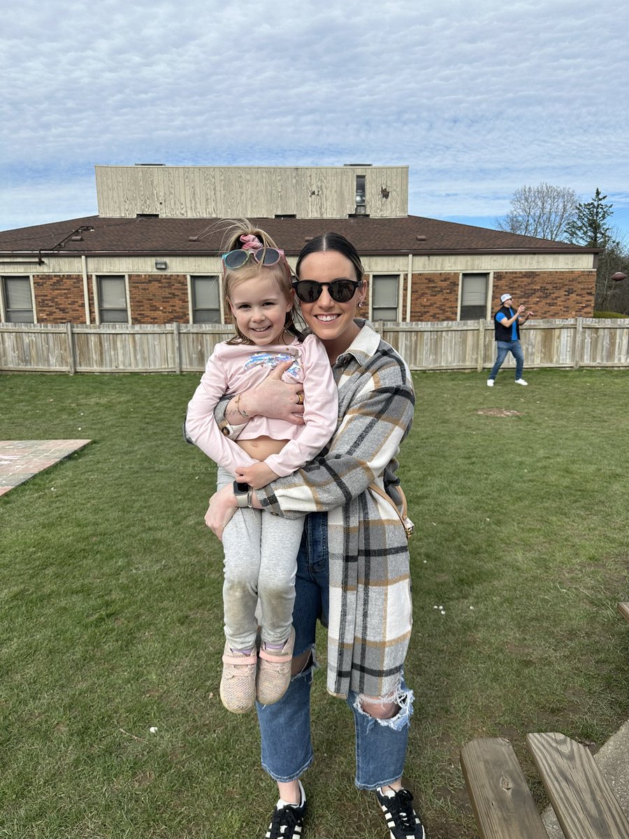 April Recap ☀️- part 4 seeing K friends out and about and eclipse day