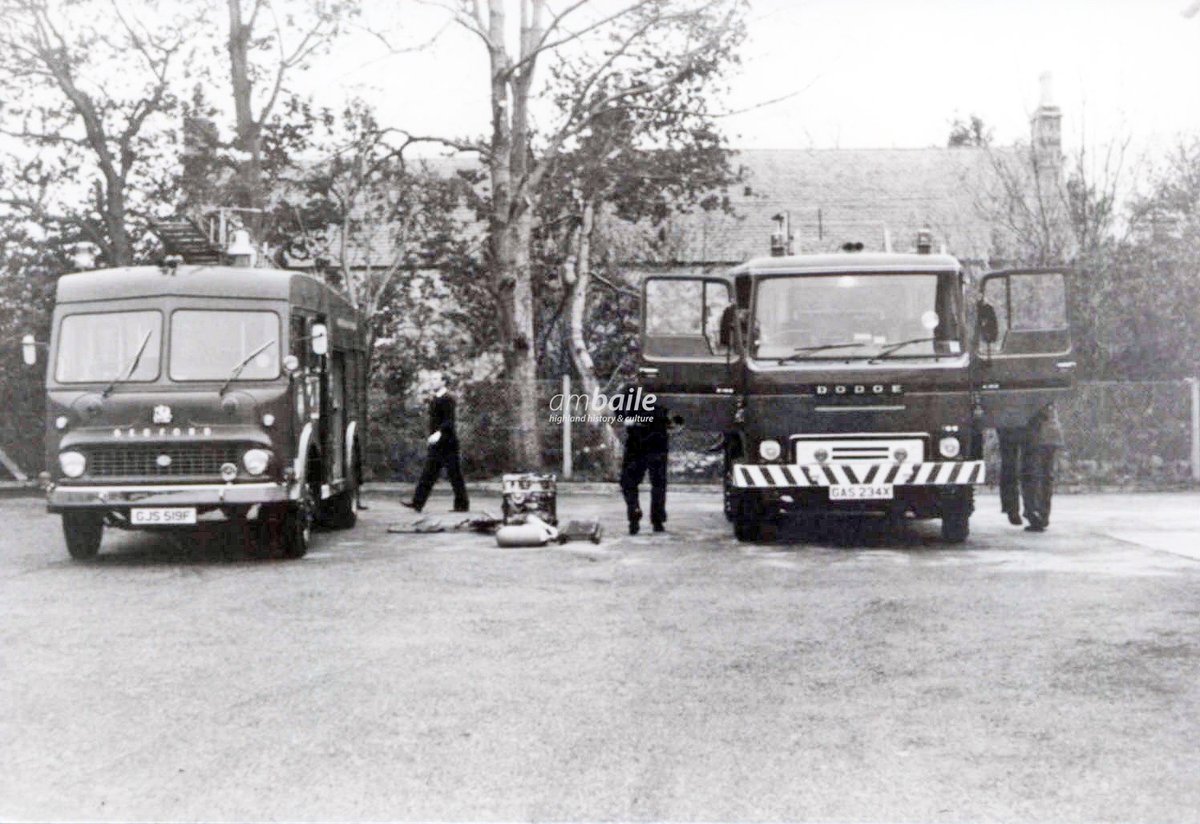 Old and new fire engines at #Ullapool, May 1982 [photo from the collections @UllapoolMuseum]