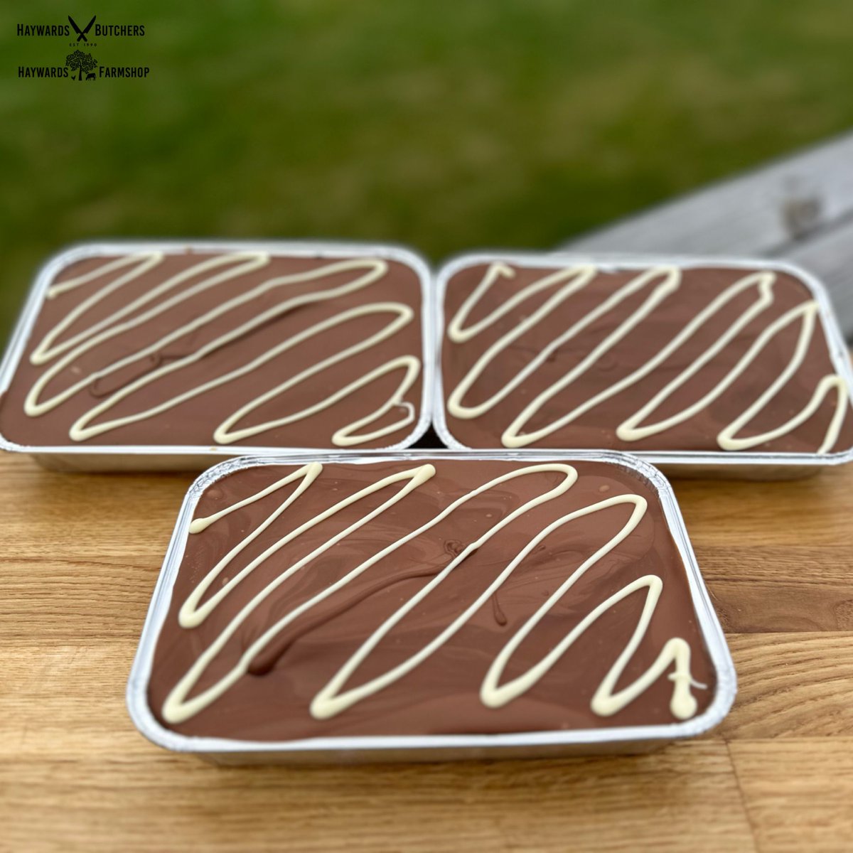 🍫✨ Treat yourself to our Homemade Millionaire's Shortbread! Rich layers of buttery shortbread, smooth caramel, and a rich chocolate topping. Indulgence in every bite! #SweetTreats #HomemadeGoodness #ChocolateBliss #ShopLocal #Farmshop #Tonbridge #Haywards1990