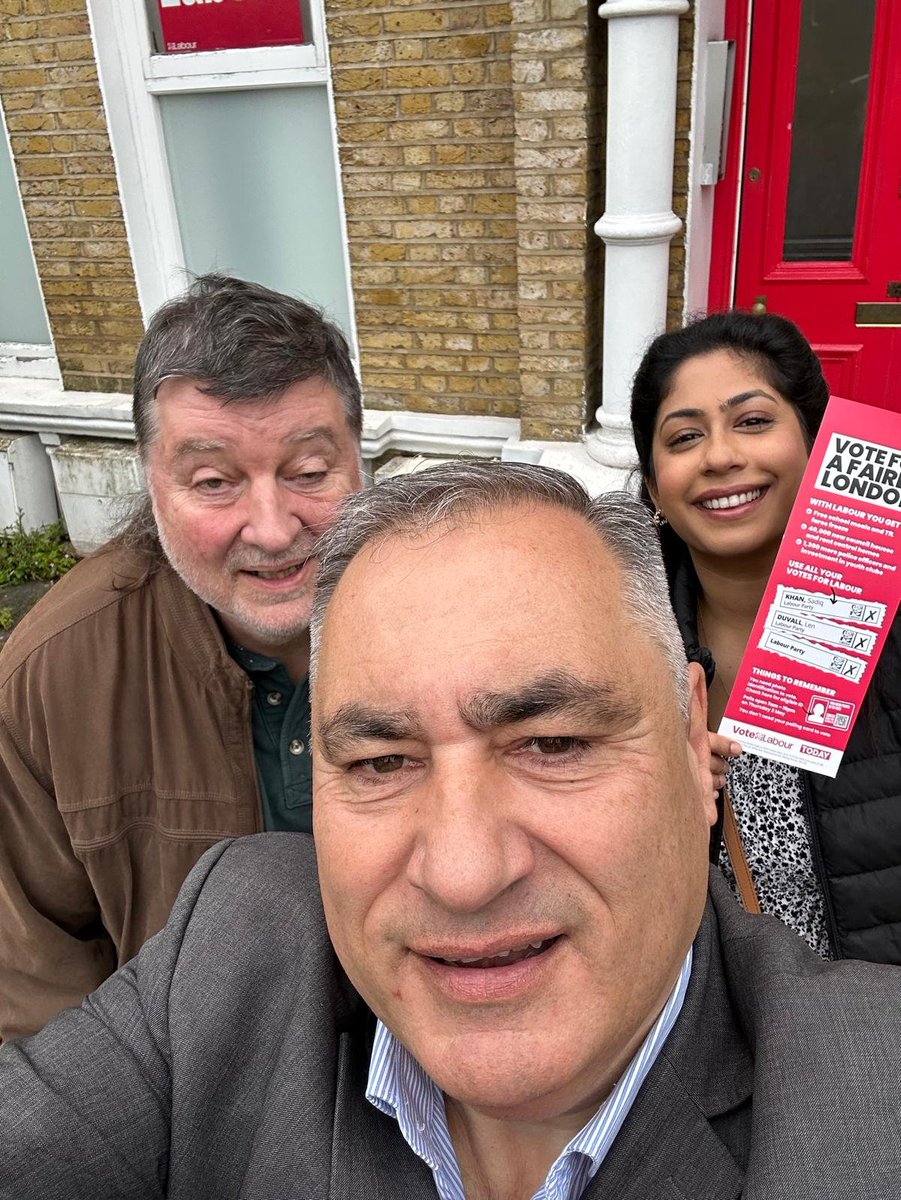 First stop of the day. Delivering leaflets to Perry Vale/Forest Hill area. Now moving on to east Lewisham to continue our work. Joined by @SakinaZS a fantastic londonwide list for Labour. Use all 3 votes for Labour today 🌹