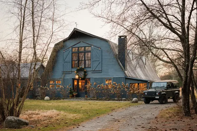 #JuevesDeArquitectura 

Casa en Bone Hollow Road 

El estilo boho se encuentra con una construcción centenaria en la Casa en Bone Hollow Road. Comprada y renovada durante más de una década por la cofundadora de Marchesa, Keren Craig, y su esposo, la… sucede.es/post/749352280…