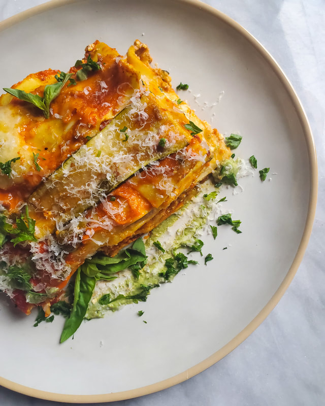 #ThrowbackThursday Revisit this delicious lasagna #RecipeOfTheDay . Layers of tender noods, ricotta filling, roasted pepper sauce, pesto, and zucchini. thehappyveg.ca/recipes/roaste… #vegetarian #goodeats #lasagna #Foodies