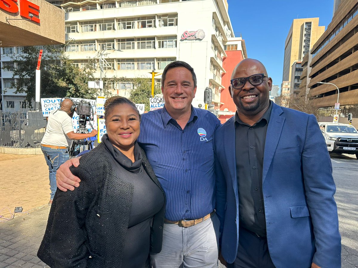 Awesome to support our Federal Leader @jsteenhuisen this morning at COSATU house. Then we had the misfortune of going to SOCA listening to the Mayor who said nothing @Our_DA is ready and able to #RescueSA #VoteDA