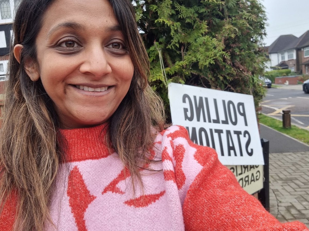 Proud to have voted for @SadiqKhan @KrupeshHirani @UKLabour today. 🌹 free schools meals 🌹40k council homes 🌹more police officers 🌹opportunity for young people 🌹a positive and inclusive vision for London Vote today and don't forget your photo ID!