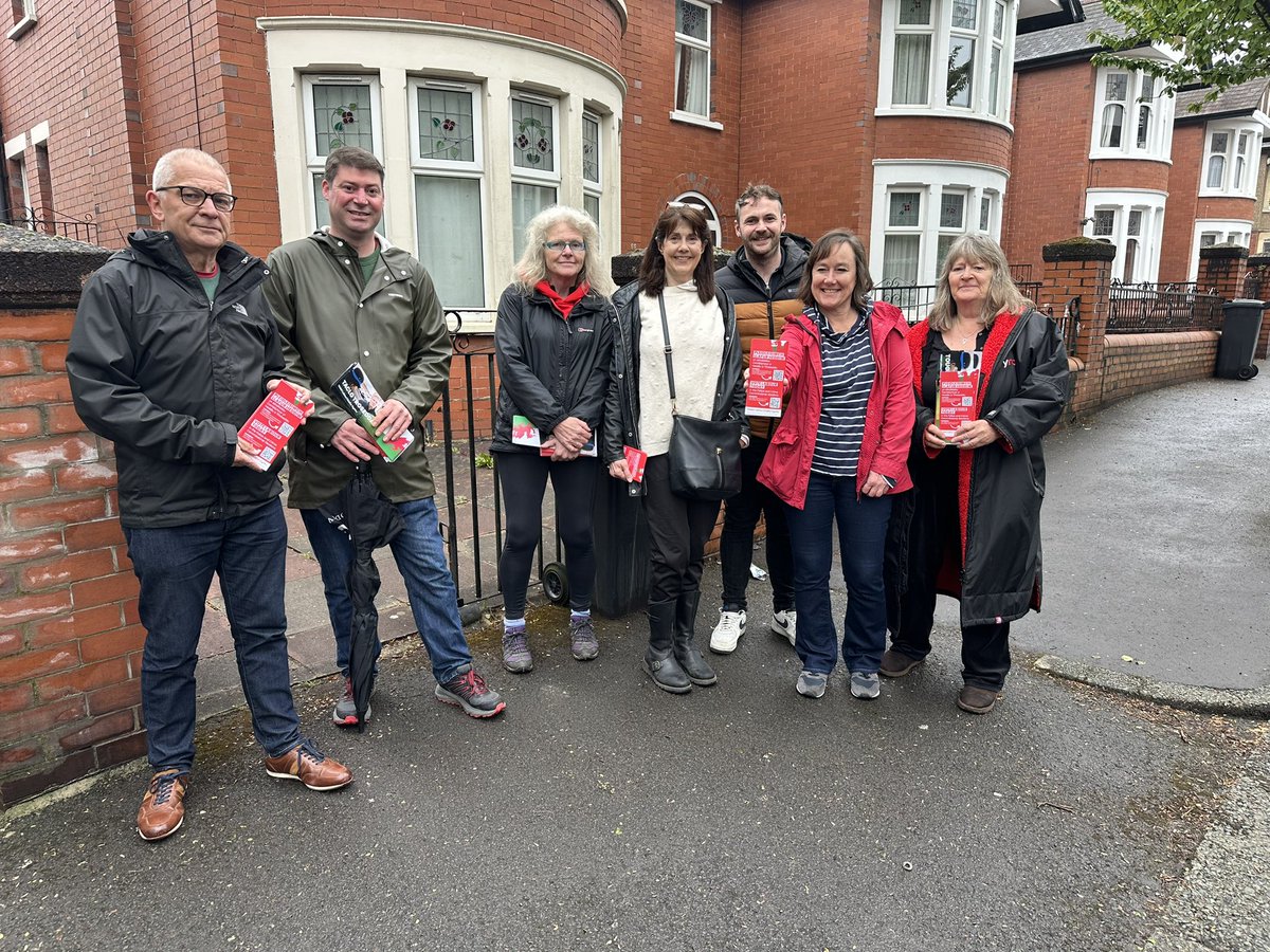 Been to vote for @Emma_Wools @UKLabour for South Wales Police & Crime Commissioner and now getting out the vote in Cardiff Central. Don’t forget, polls are open until 10pm, you need photo ID and you can find your polling station here iwillvote.org.uk 🌹#VoteLabour