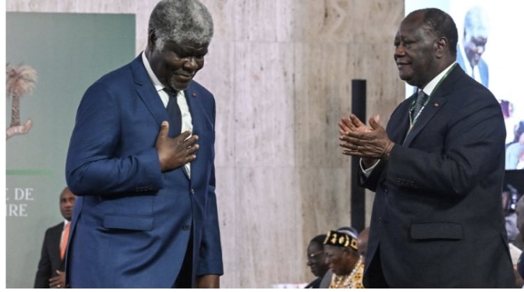 🇨🇮Politique/ Vers un remaniement du gouvernement de Côte d’Ivoire?

Le président ivoirien, Alassane Ouattara, phosphore actuellement sur l'avenir de son équipe gouvernementale, qu'il devrait remanier en profondeur. 

L'actuel premier ministre Robert Beugré Mambé ne serait pas…