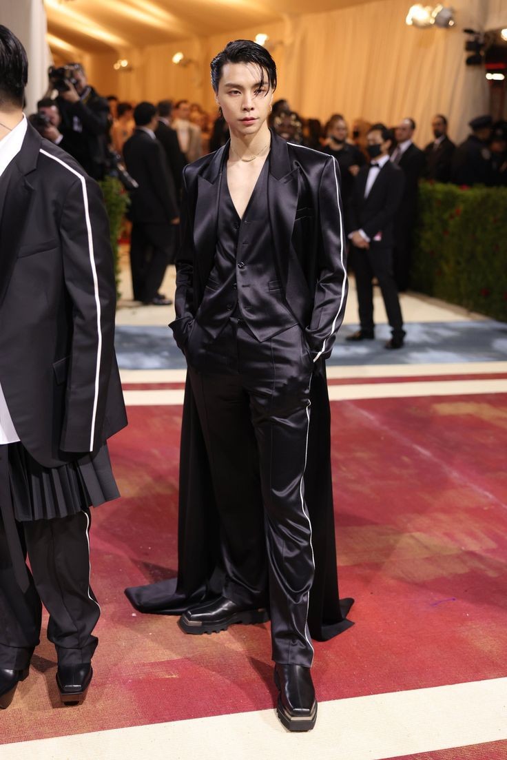 Johnny Suh at the 2022 met gala in custom Peter Do
#JOHNNY #쟈니