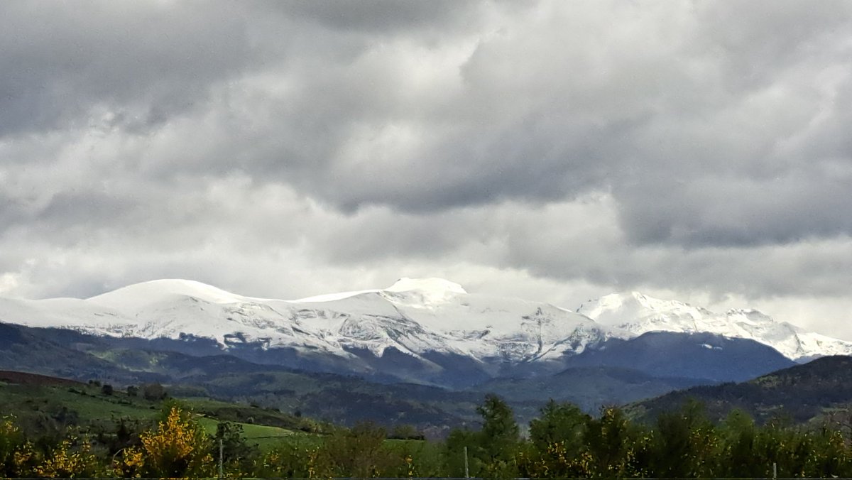 Tenemos bien blancos #Pirineos hoy 2 de mayo.