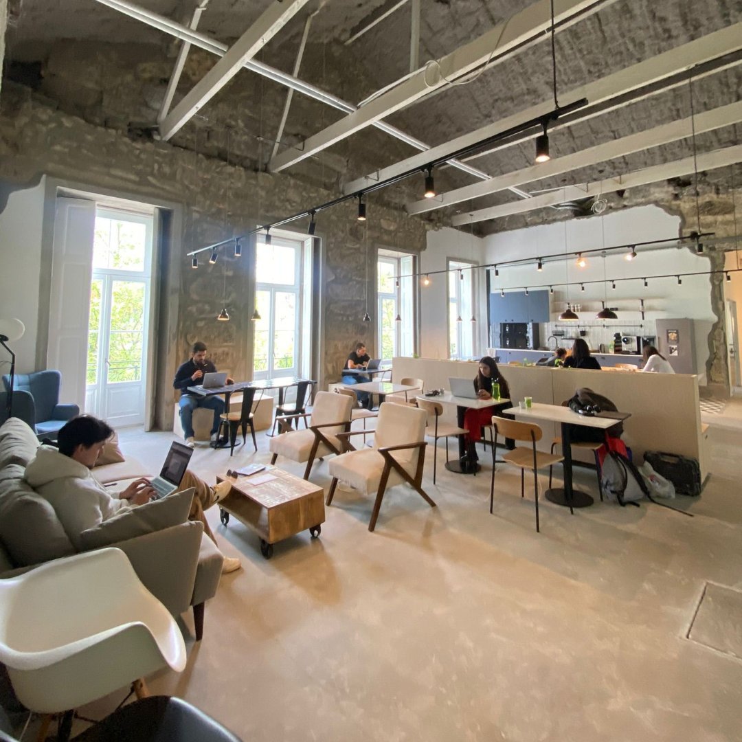 Welcome to the bustling hub of productivity! 🚀 

#DeHouseTrindade #DecentralizedCoworking #WorkAnywhere