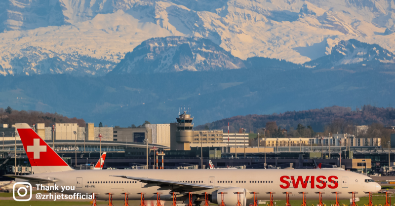 Eat some SWISS chocolate on board and enjoy the beautiful view of the mountains. Could a journey be more Swiss? 🍫✈🇨🇭 Share your pictures with #flyswiss for the chance to get featured. #repostsoftheweek #reposts