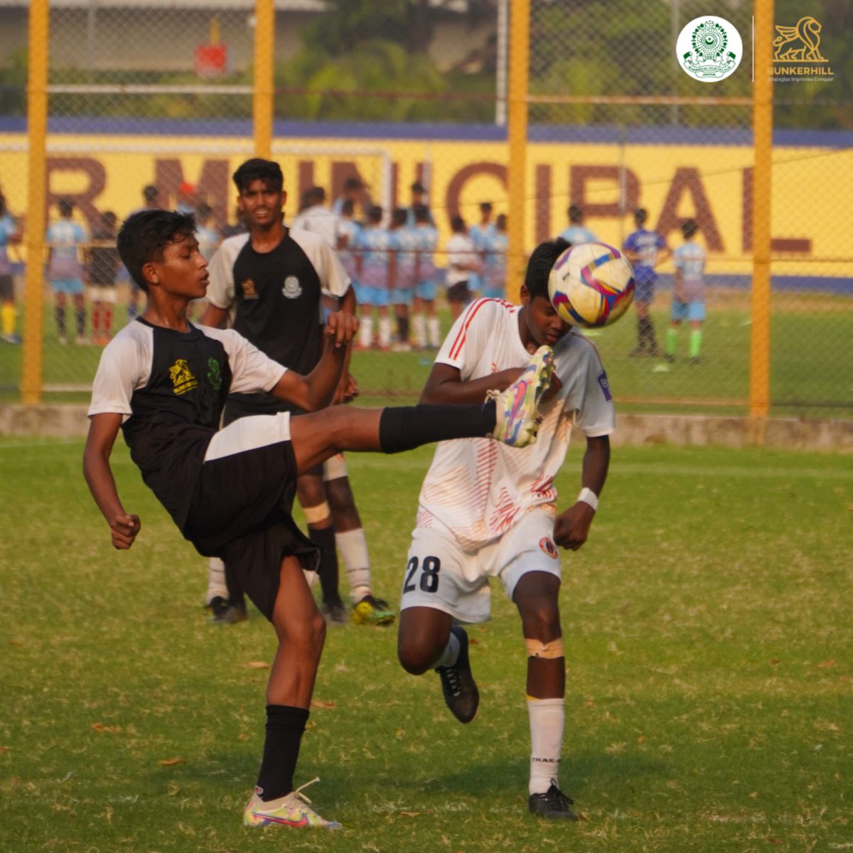 Pushing hard for the equalizer! 🏃💨

#JaanJaanMohammedan 💪🏼#BlackAndWhiteBrigade 🤍🖤 #U15ILeague 🏆 #IndianFootball ⚽