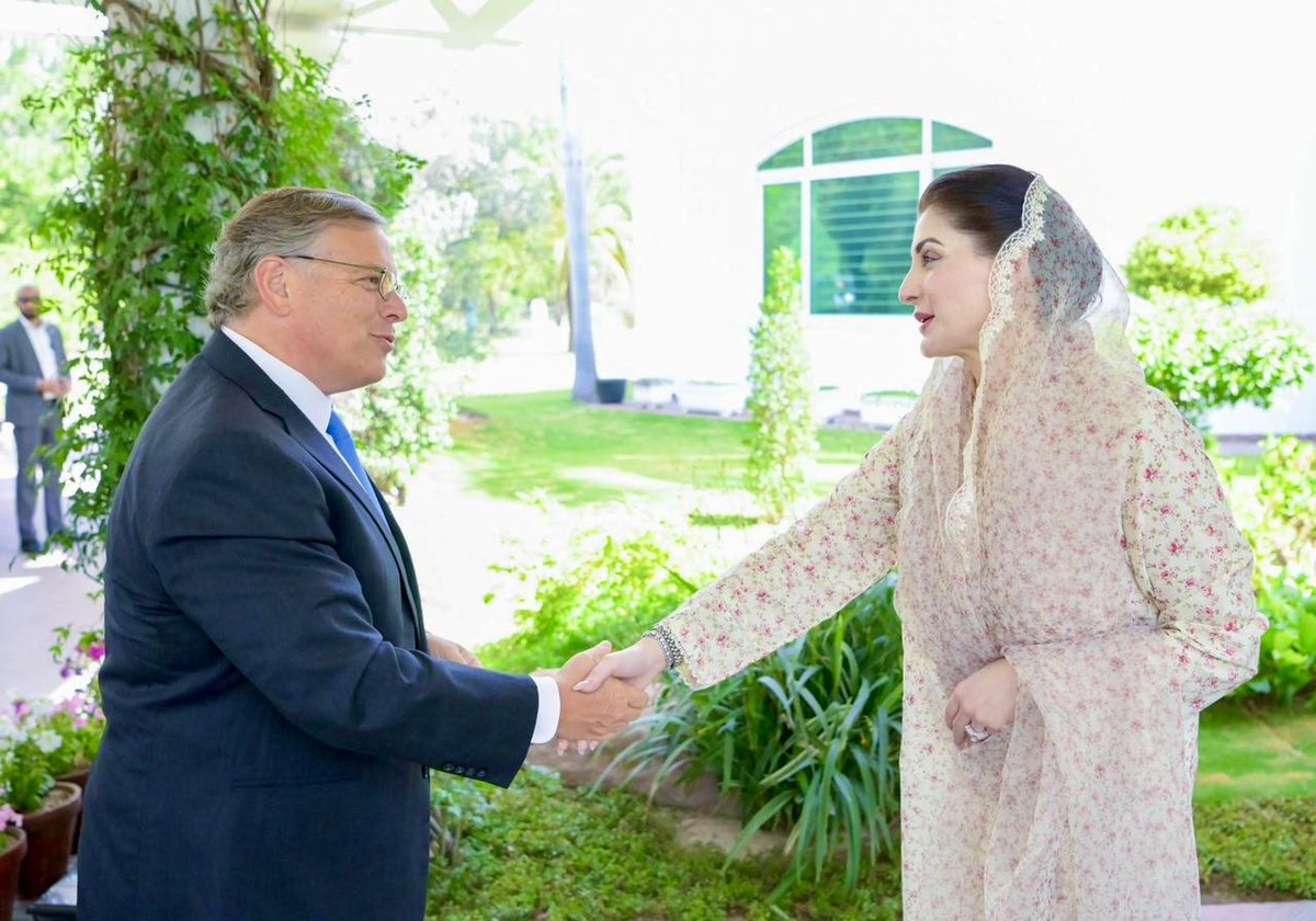 Ambassador Blome & CG Hawkins met with Punjab Chief Minister Maryam Nawaz Sharif to discuss opportunities to deepen 🇺🇸 & 🇵🇰 partnership to benefit the people of Punjab. The Ambassador highlighted our interest in promoting economic ties and strengthening our trade & investment…