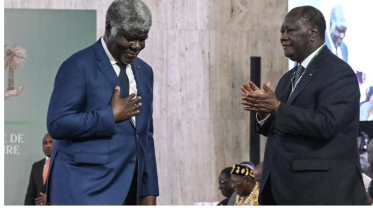 📷Politique/ Vers un remaniement du gouvernement de Côte d’Ivoire?
Le président ivoirien, Alassane Ouattara, phosphore actuellement sur l'avenir de son équipe gouvernementale, qu'il devrait remanier en profondeur.
L'actuel premier ministre Robert Beugré Mambé ne serait pas visé…