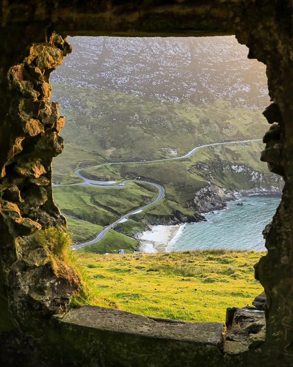 Guess the view! 👀 

Where is this little slice of paradise located along the #WildAtlanticWay? 

Leave your answer in the comments 👇

📸 mayoandbeyond [IG]
