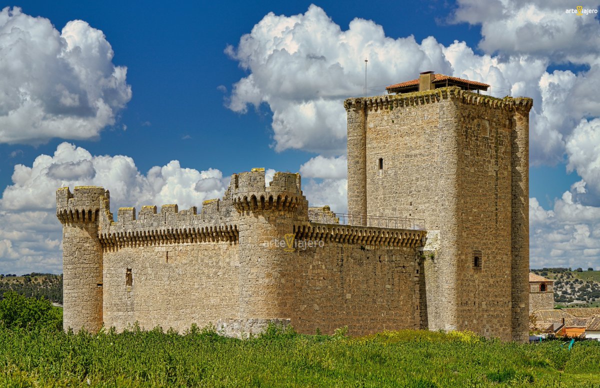 Castillo de Villafuerte de Esgueva (S. XV), una de las fortalezas mejor conservadas de la provincia de Valladolid #FelizJueves #photography #travel