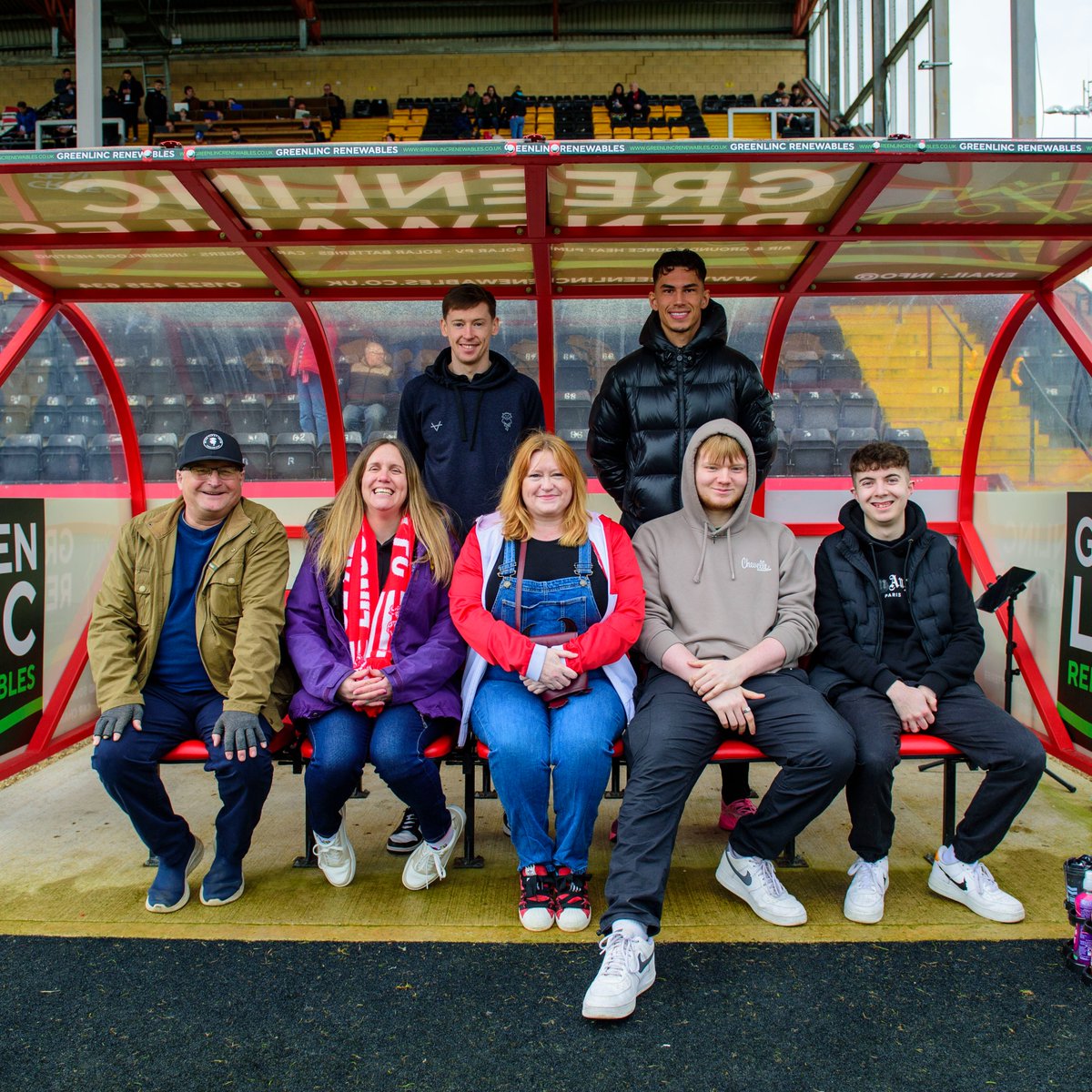 🪄 For the moment of magic against Portsmouth, Claire Wilkinson from one of @LCityFoundation's partner schools met Conor McGrandles and Lewis Montsma! 👊 It was great to see Claire and her family as we celebrated her 40th year as a season ticket holder with the Imps. #ImpsAsOne