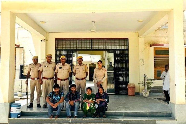 #Anupgarh #रायसिंहनगर: समेजा क्षेत्र से युवक के अपहरण का मामला

श्रीगंगानगर कोतवाली पुलिस ने नाकाबंदी के दौरान दबोचा अपहरणकर्ताओं को, 2 महिलाओं सहित 4 अपहरणकर्ताओं को किया पुलिस...

#RajasthanWithFirstIndia @Anupgarhpolice