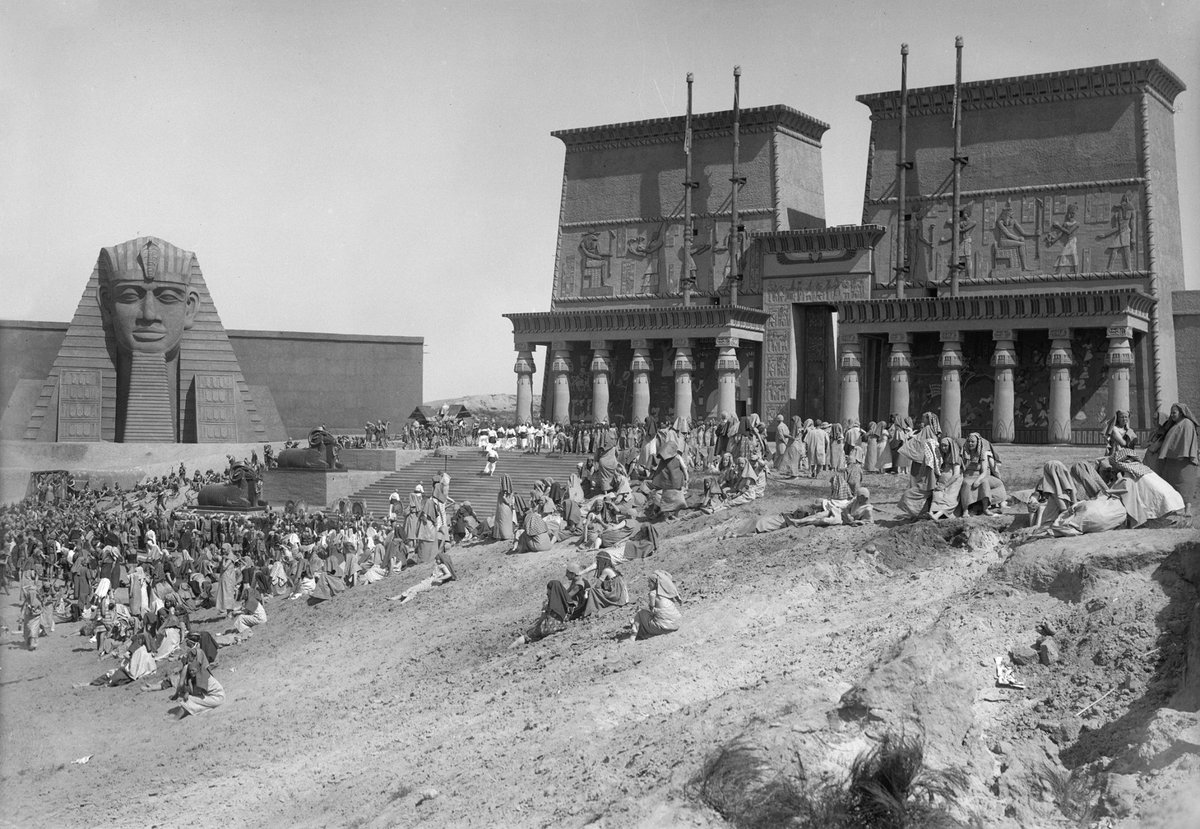 Egypt? No! Berlin-Steglitz. The set for the 1922 film 'Das Weib des Pharaos' ('The Wife of the pharao') directed by Ernst Lubitsch. Filmed in 1921 and 1922, most of the mass scenes were created in the dune-scape close to today's Insulaner in Südende, Steglitz locality. The…