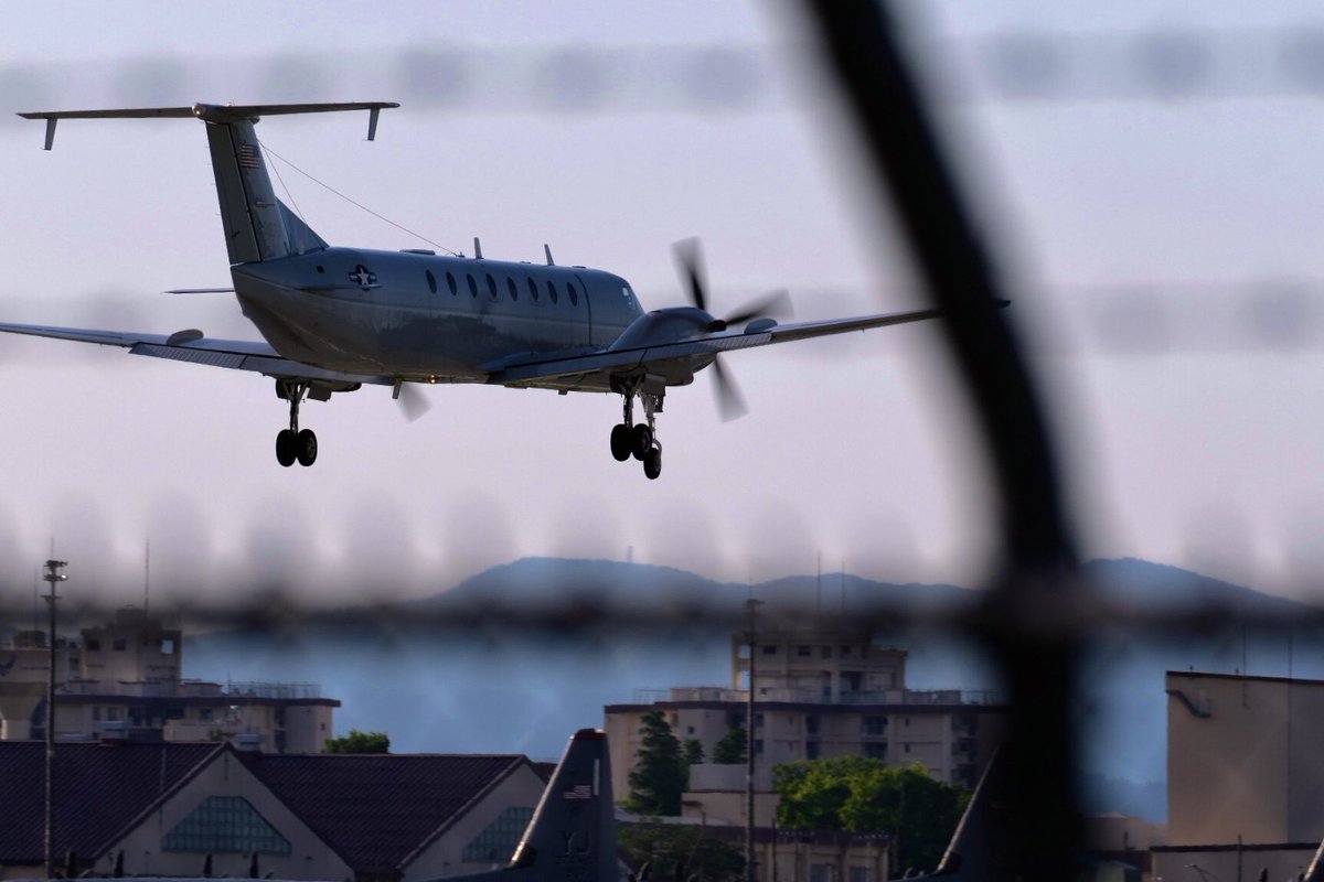 本日は先日購入した航空無線受信機のお試し使用で横田へ。これまで使ってたヤツだと1チャンネルしかモニターできず必要な情報を掴めない事が多々あったので、今回2チャンネルモニターできるやつをお試し。しかし今回分かったのがスキャン機能ってのを使うと予め設定した聴きたいチャンネルを↓(続)