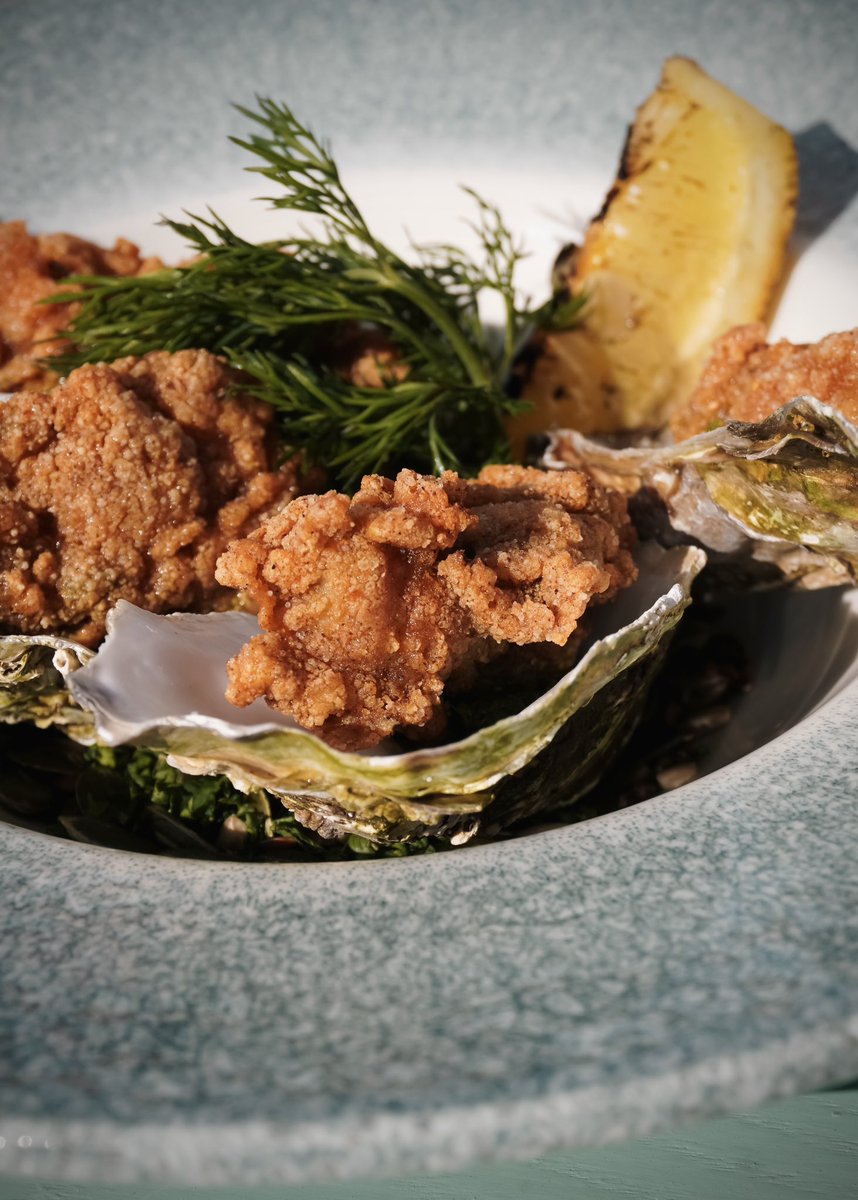 What do you mean when you say you “haven’t tried deep fried oysters,” take a seat😌… Al fresco on the terrace would be optimal for your first time… but a coorie’d inside loch view also works. That’ll be all😉 #scotland #seafood